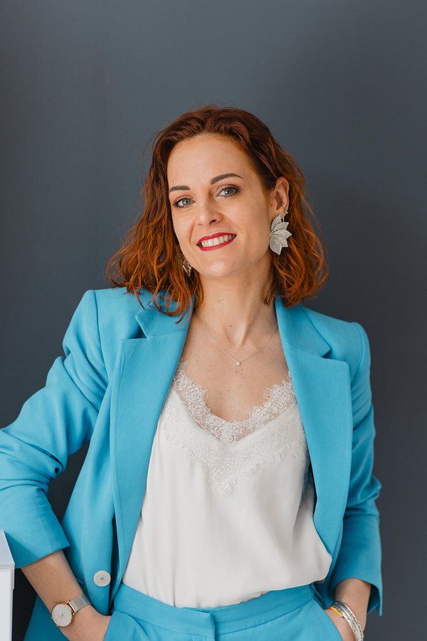 Portrait d'Alexandra Durand, courtière en financement immobilier et experte en accession aidée depuis 2015, à Montpellier et dans l'Hérault.